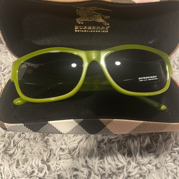 Burberry green 56 17 140 sunglasses new with tags box case - Picture 2 of 7